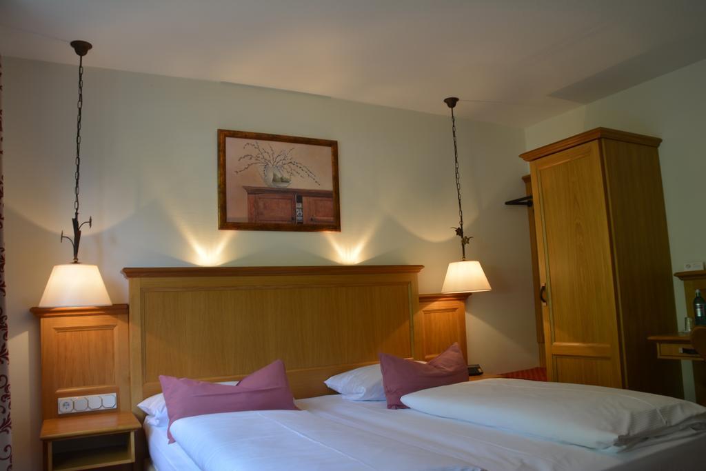 Landgasthof Hotel Hess Neuenstein  외부 사진