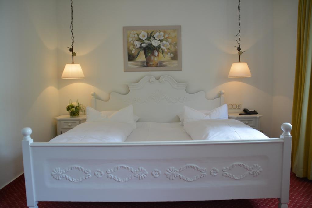 Landgasthof Hotel Hess Neuenstein  외부 사진
